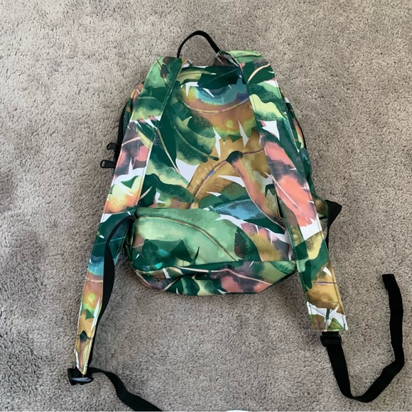 LIKE NEW Dakine Essentials Pack Mini 7L - Palm Grove - Picture 8 of 10